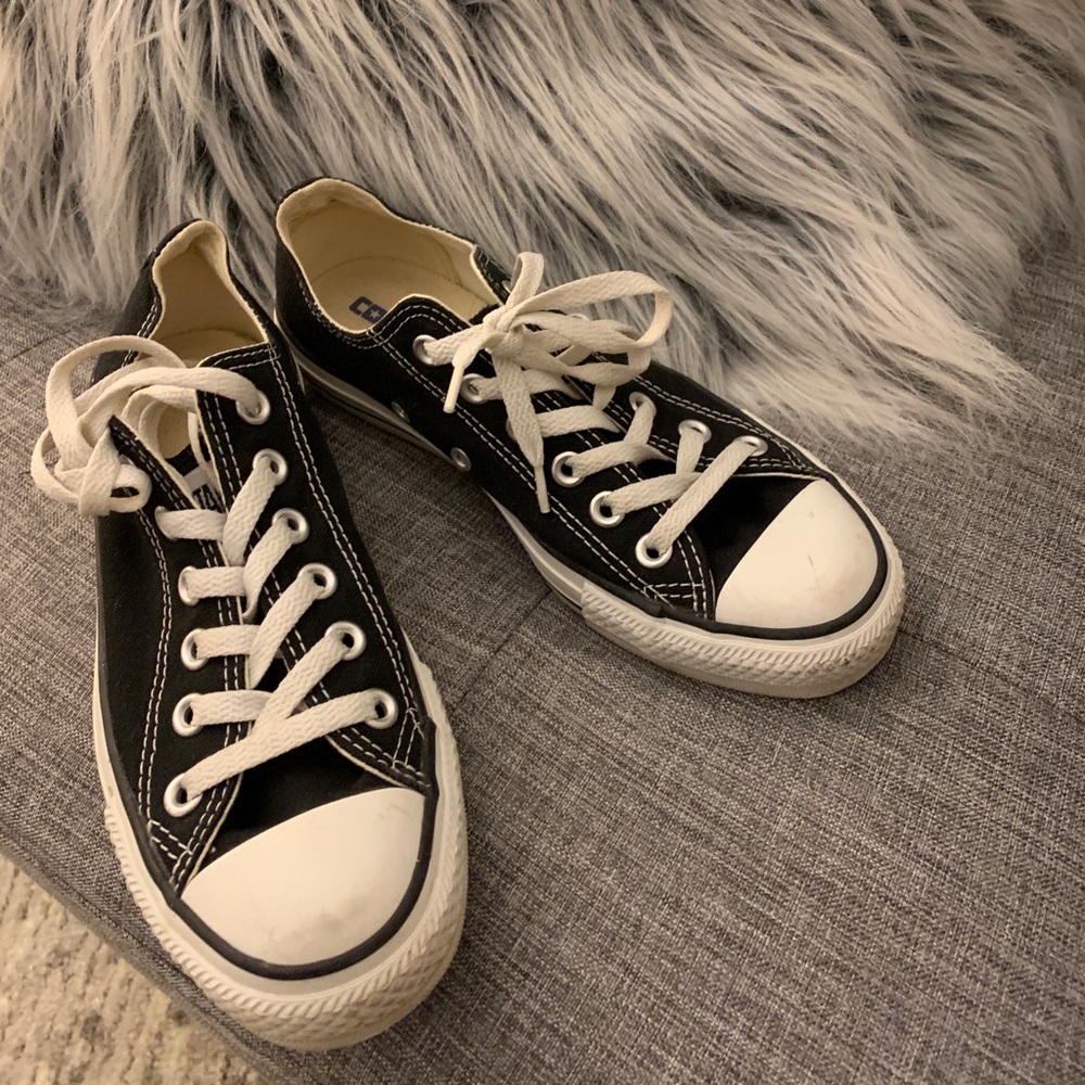 Converse black and white